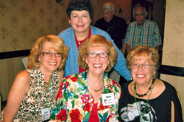 Marilyn Templins standing behind Susan Pritikin, Miffie Levin and Myra Bleiweiss.