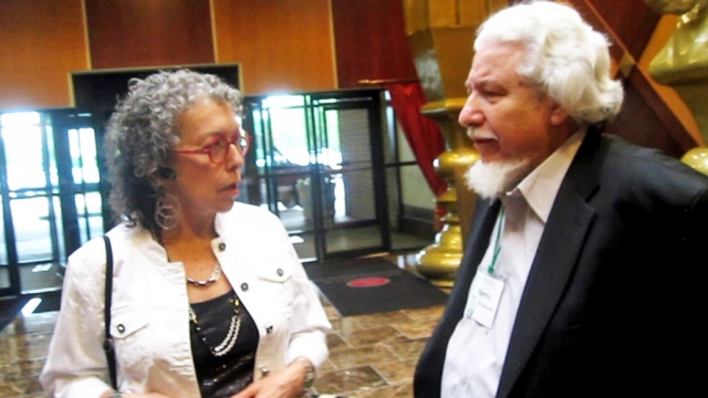 Barbara Jacobson chats with Warren Volchenboum.